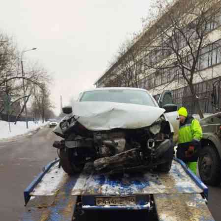 Аварийные автомобили Фольксваген поло, 2015 выкупили за 450000